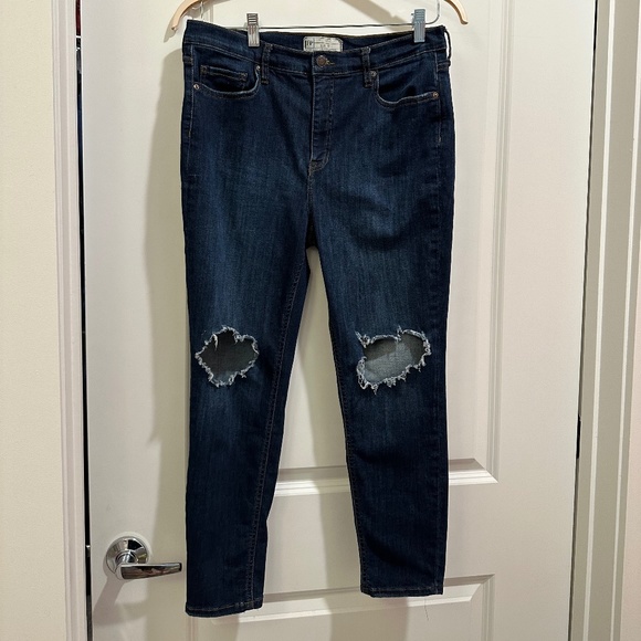 FREE PEOPLE BUSTED KNEE SKINNY JEANS SZ 32 - Picture 2 of 4